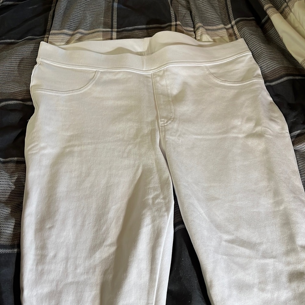 NWOT Time and Tru capri leggings